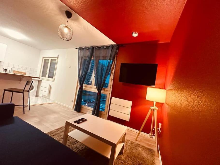 Studio Centre Avec Wifi Apartman Mulhouse Kültér fotó